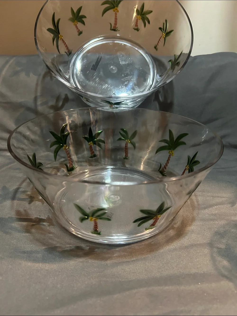 Tommy Bahama 8 piece set Clear acrylic Bowls with Hand-Painted Palm Tree Motif